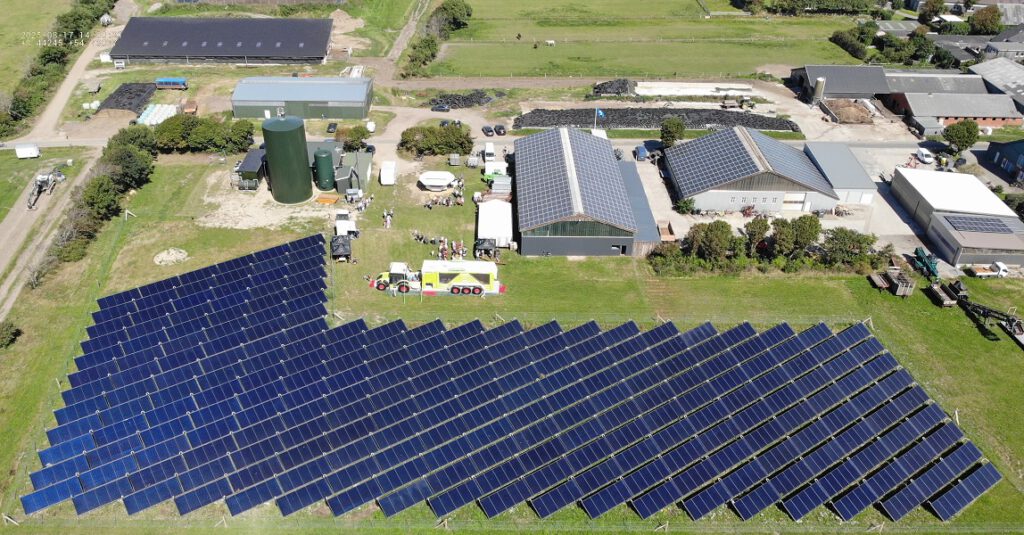 Luftiblidaufnahme der Solarthermieanlage in Oldsum (von Viessmann – Robert Stimmer)